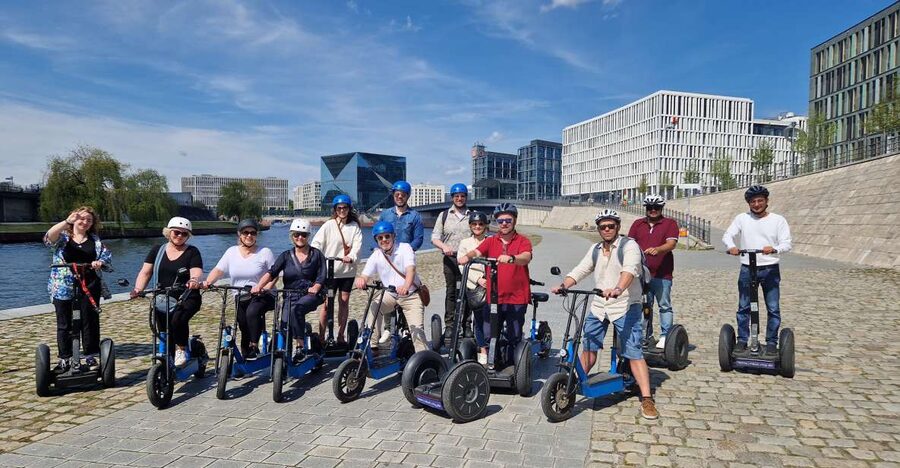 3-H Munich: Top Sights E-Scooter Tour with Local Guide - Getting started with the equipment