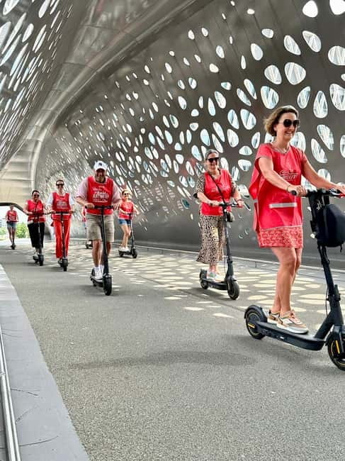 Antwerp: The Big Five City Highlights E-kickscooter Tour - Ten minutes at the Museum aan de Stroom
