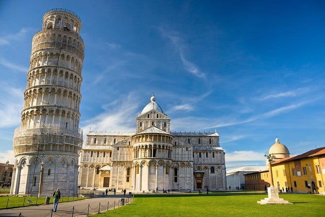 Around Florence Hills: App‑Guided e‑Vespa Tour + Wine&Food - Safety, riding ability, and the four-wheel option