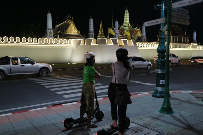 Bangkok at Night by Electric Scooter - Street food dinner at a local shop