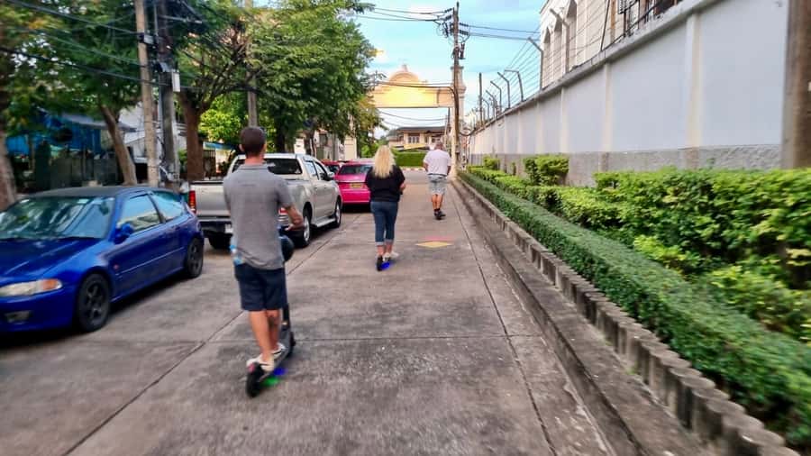 Bangkok: City Highlights Electric Scooter Tour - Safety, children, and riding comfort