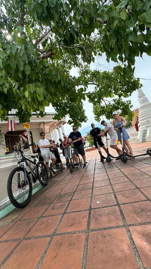 Bangkok: City Highlights Electric Scooter Tour - The first stretch: learning the ride and finding the Old City