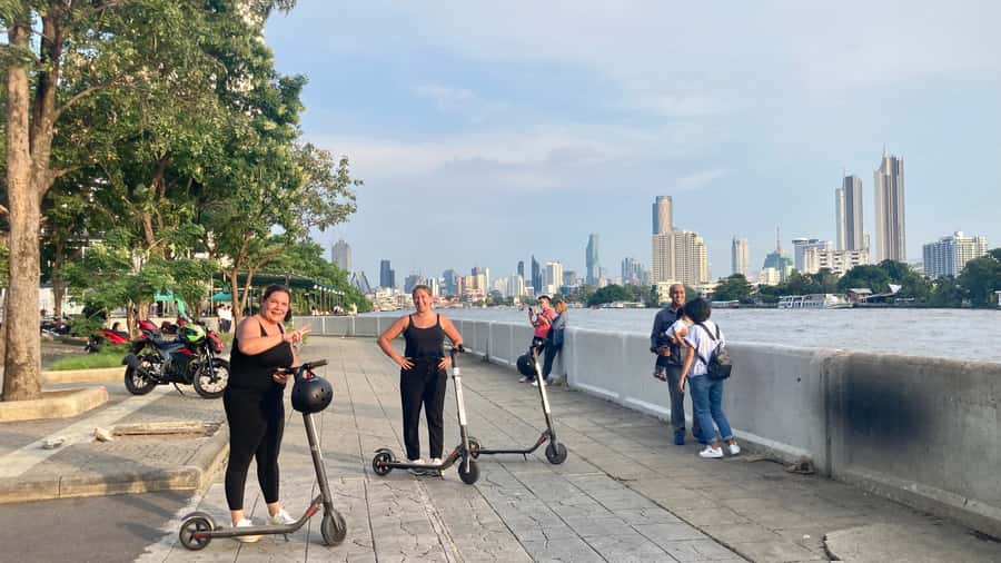 Bangkok: City Highlights Electric Scooter Tour - Flower market and the question of timing