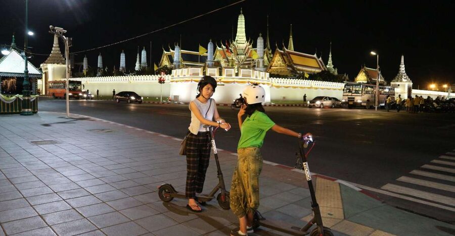 Bangkok: E-Scooter Night Tour with Local Street Food - Wat Arun and the ferry across the Chao Phraya