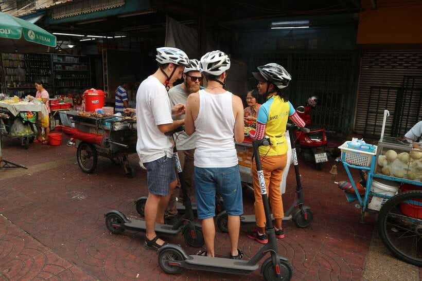 Bangkok: Riverside E-Scooter Adventure with StreetFood Snack - Chinatown, Chinese influence, and famous street food