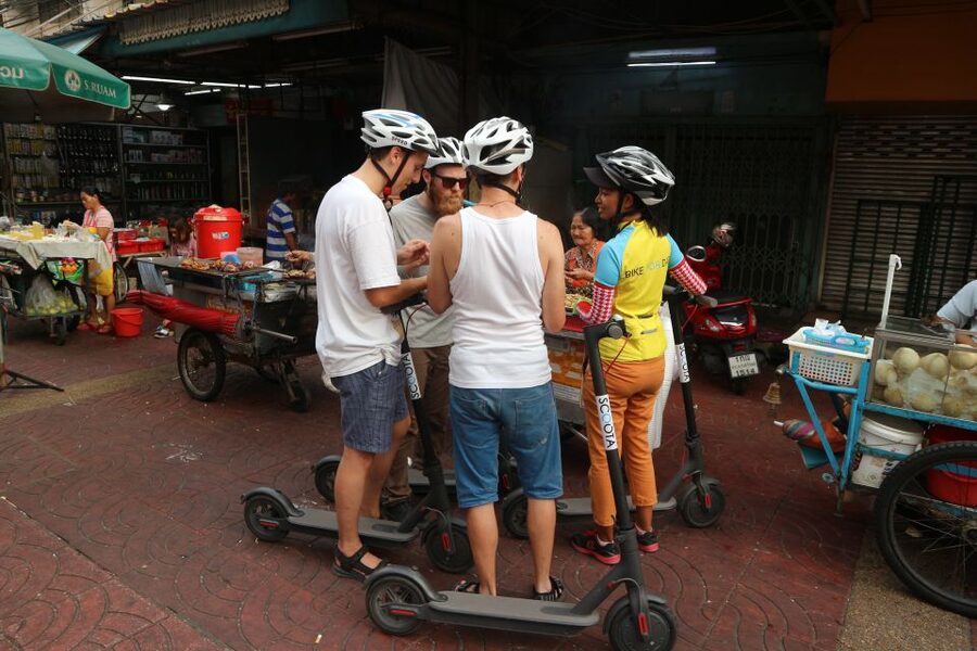 Bangkok: Riverside E-Scooter Adventure with StreetFood Snack - Talat Noi and the ride back