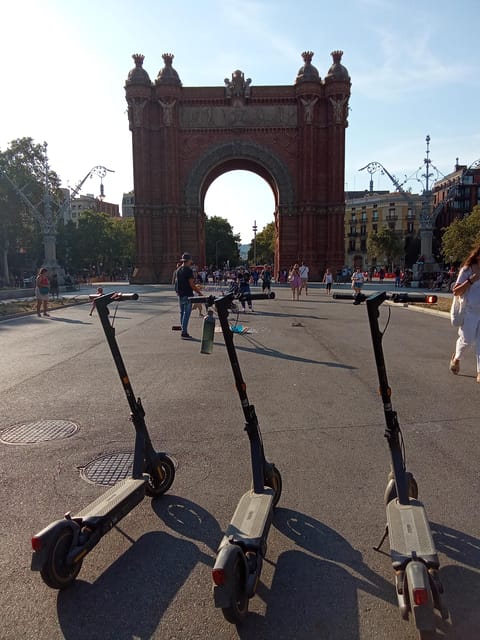 Barcelona: e-scooter and Bike tour - Harbor sights at El Cap de Barcelona and Columbus Monument