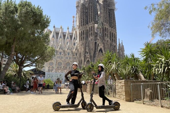 Barcelona Guided 2 hour E-Scooter Tour - Ciutadella Park and the Cascada Monumental
