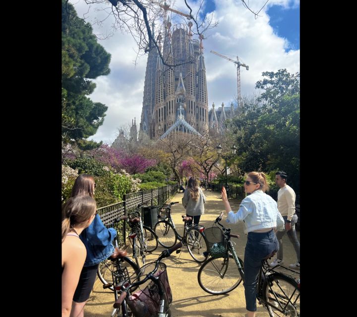 Barcelona: Sagrada Familia Electric Scooter or Bike Tour - Arc de Triomf and Parc de la Ciutadella