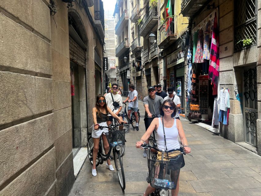 Barcelona: Sagrada Familia Private E-Scooter Tour - Arc de Triomf and Parc de la Ciutadella