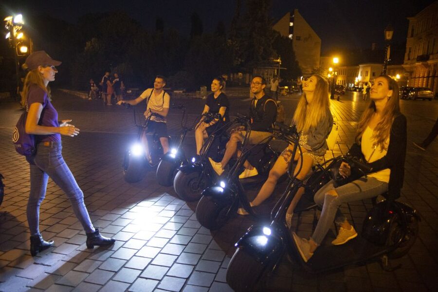 Budapest: Guided City Sights Tour by E-Scooter - What the guide adds to the ride