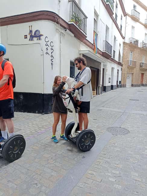 Cadiz: 1.45H Guided Segway/eScooters/EBikes for Big Groups - Key points at a glance