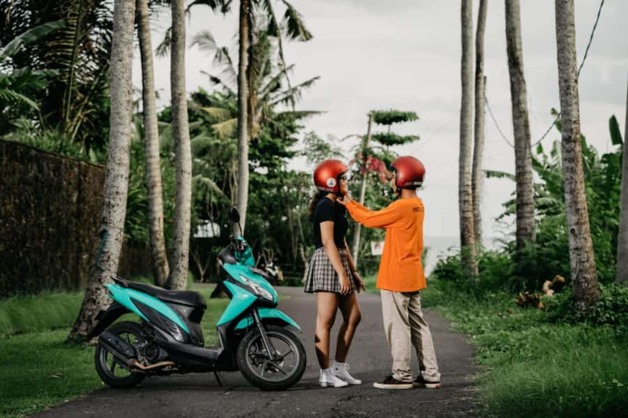 Canggu: Scooter Lesson with Professional Instructor - The first drills: balance, throttle, turning, and braking