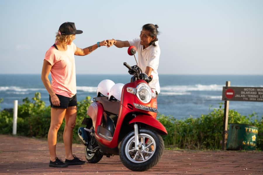 Canggu: Scooter Lesson with Professional Instructor - Moving onto a quiet village street
