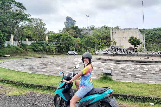 Canggu Scooter Lessons - A private two-hour lesson, with room for more
