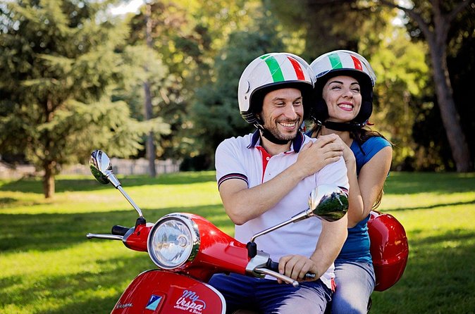 Castelli Romani Tour by Vespa - Lunch at a traditional fraschetta