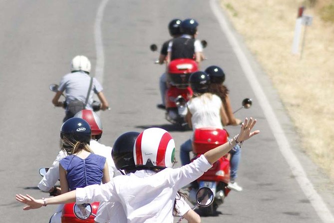 Chianti Vespa Adventure – Small Group from Florence - The cypress avenue and Tuscan villa lunch