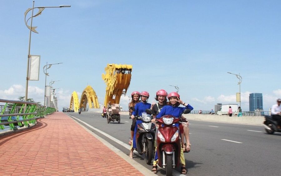 Da Nang: Private City Tour by Scooter with Ao dai Lady Rider - Why a scooter makes sense in Da Nang
