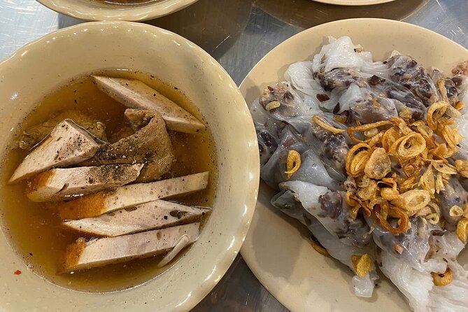 Da Nang Scooter Food Tour & Hidden Gems w/ Locals - Bánh xèo shows off the crispy side