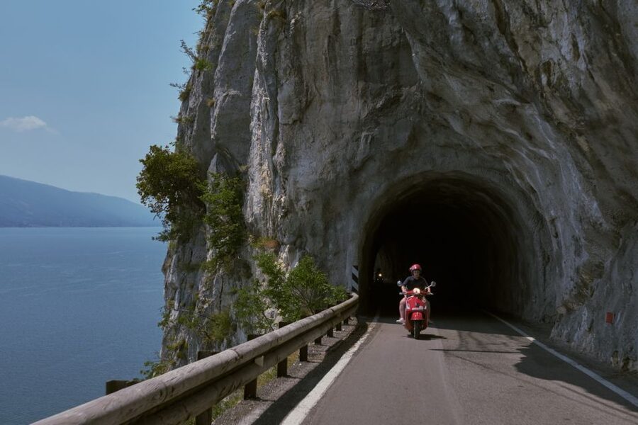 Desenzano del Garda: Lake Garda app-guided Vespa tour - Mountain roads and the Strada della Forra