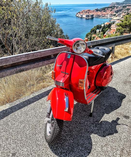 Dubrovnik: Vespa rental - Following the Adriatic coast