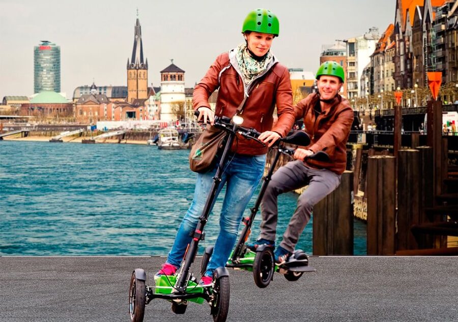 Düsseldorf: E-Scooter City Tour - Burgplatz and the leaning tower of St. Lambertus