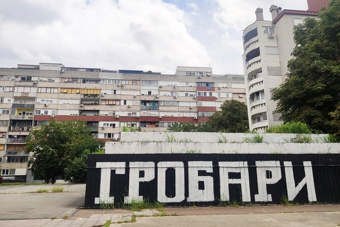 E-Scooter Belgrade Hooligans Tour - Dorcol: one hour among rival colors and murals