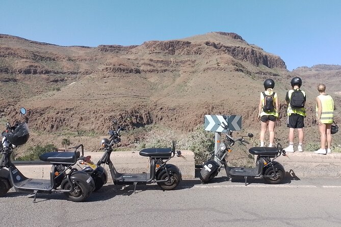 e-Scooter or e-Bike Maspalomas Tour+Visit Western Town Sioux City - Playa del Ingles and the Atlantic promenade