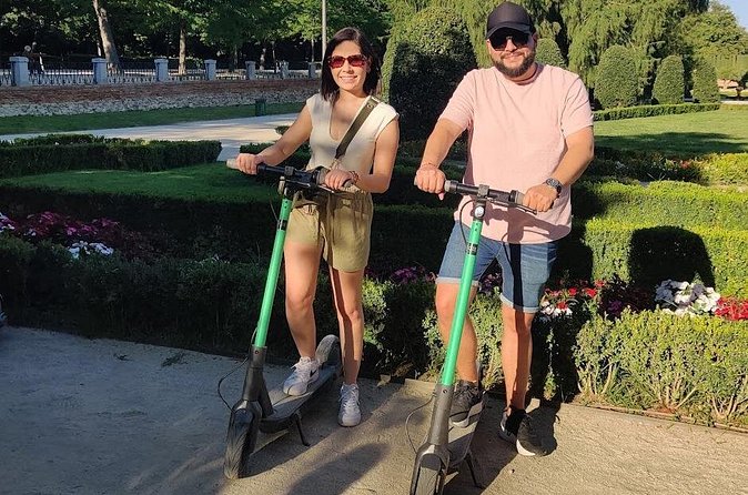 E-Scooter Rental in Madrid - Linking Calle Mayor and Gran Vía