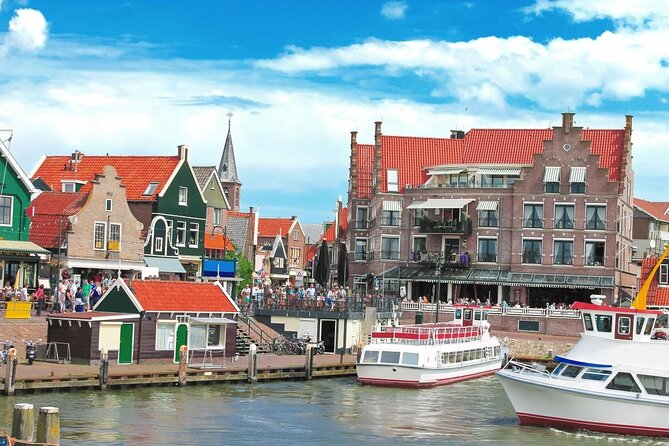 E-scooter rental Volendam - Countryside of Amsterdam - Starting at Volendam’s old harbor