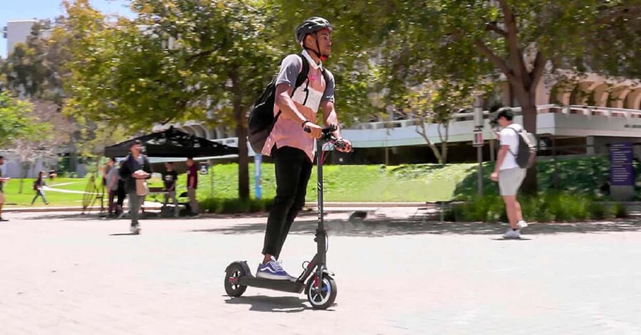 e-Scooter Step Kickstart Guided Tour: Sightseeing Maspalomas - Meloneras Beach and the local bar stop