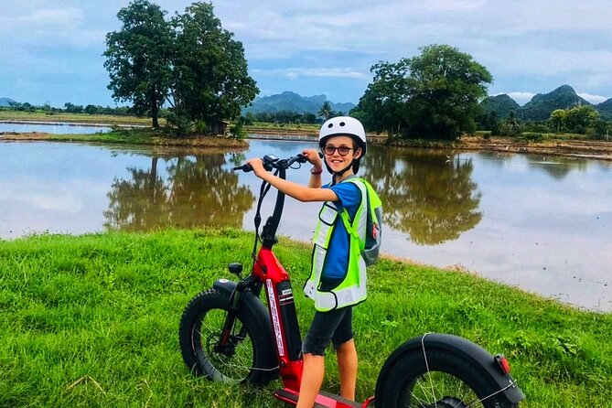 E-Scooter Tour in Kanchanaburi - The café stop adds a welcome pause