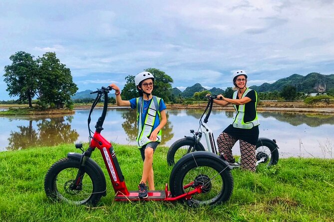 E-Scooter Tour in Kanchanaburi - A Chinese temple adds a cultural pause