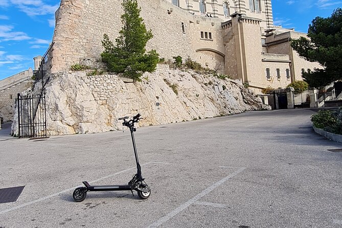E-scooter virtual guided tour in Marseille - Following the coast toward beaches and coves