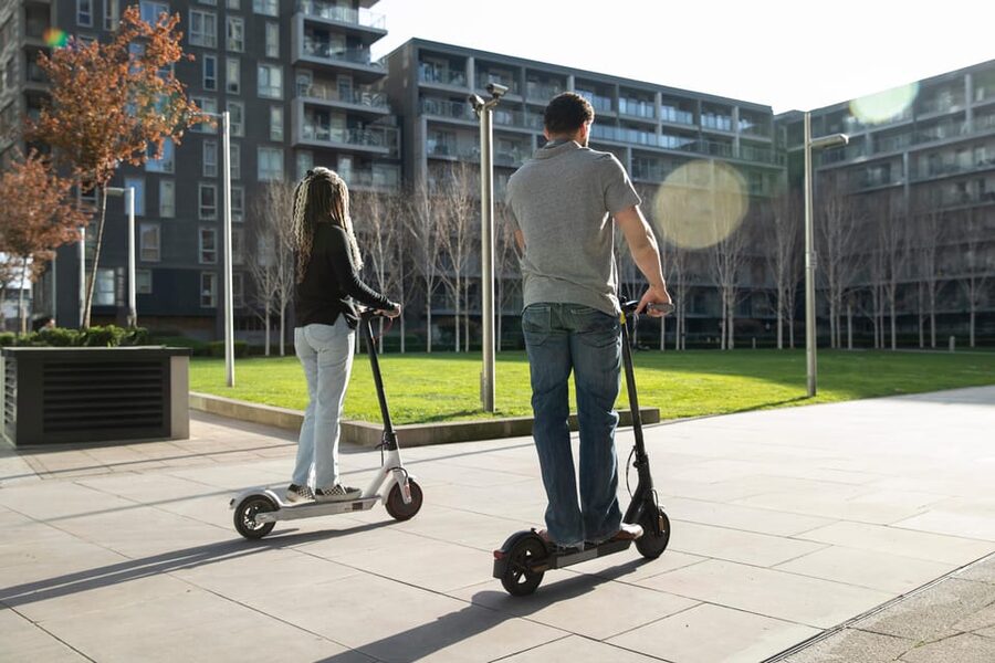 Electric Scooter Tour: Full Tour (Old Town + Shipyard) 3hour - What the guide adds to the ride
