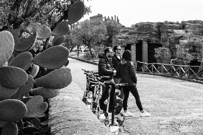 Electric scooter tour inside the Valley of the Temples Agrigento - The guide can turn transport into a real tour