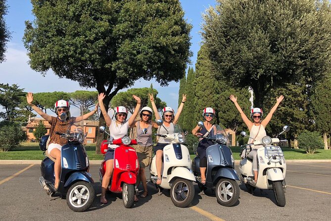 English: Vespa Tour Rome- Experience like a Roman - Why a Vespa is a useful way to see Rome