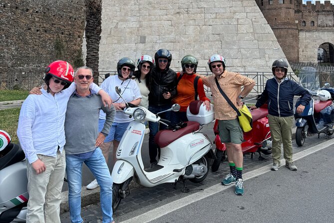 English: Vespa Tour Rome- Experience like a Roman - Passing the Circus Maximus