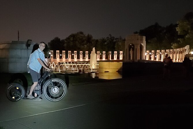 Epic Evening e-Scooter Tour - The war memorials near the Lincoln Memorial