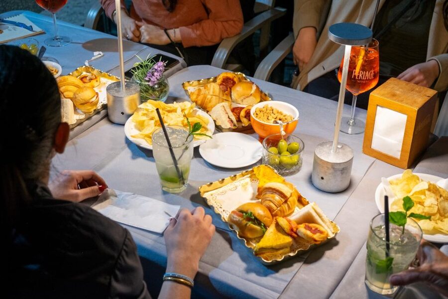 Evening Vespa Sidecar Tour with Gourmet Pizza Tasting - Why the headphones and driver matter