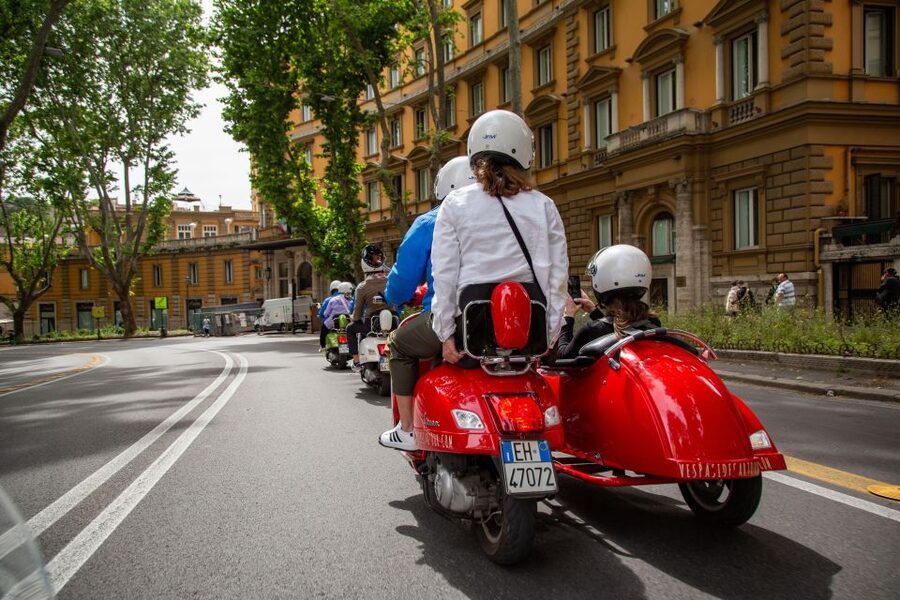Evening Vespa Sidecar Tour with Gourmet Pizza Tasting - Quirinale and Trevi Fountain: an elegant opening