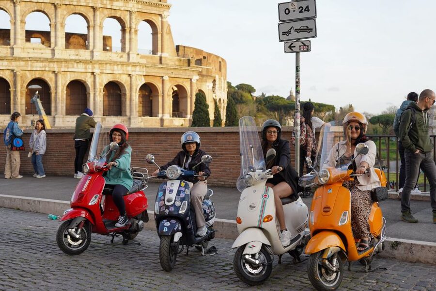 Explore city on Vespa with Professional Photographer - The Acqua Paola question