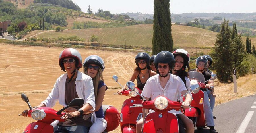 Florence/Badesse: Tuscany Group Vespa Tour with Wine Tasting - Riding through the Chianti hills