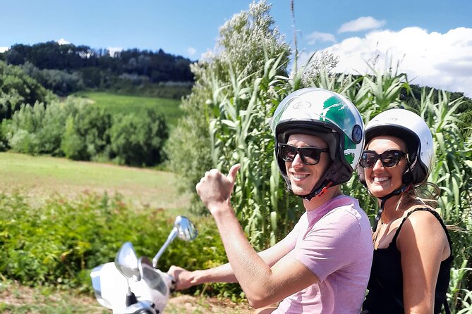 Florence Vespa Tour as a Passenger, max 6 people + Wine Window! - Meeting at Via dei Pandolfini