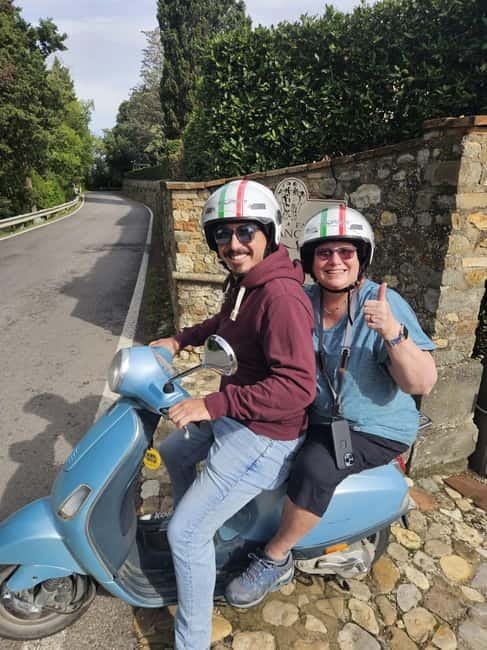 Florence: Vespa Tour as a Passenger + Wine Window! - Guide quality and the small-group advantage