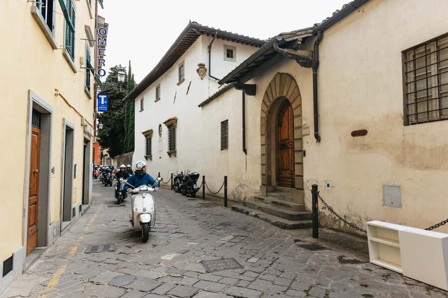 From Florence: Tuscan Countryside Vespa Tour with Tastings - Riding back into Florence