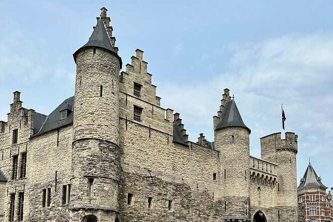 Guided E-kickscooter tour: The big five of Antwerp - A curious translation and the Museum of Fine Arts