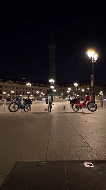 Guided tour of Paris on an electric Peugeot 103 moped - Starting at 148 Avenue des Champs-Élysées
