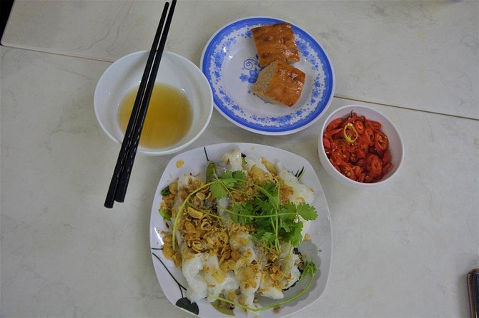 Hanoi Vespa Tours: Hanoi After Dark Vespa Food Tours - What the guide and drivers add to the evening
