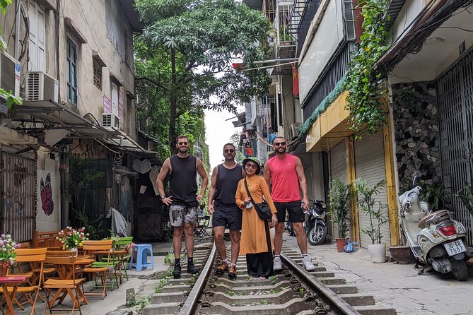 Hanoi Vespa Tours: Hanoi By Night Vespa Foodie Tours - Street snacks that keep the evening moving